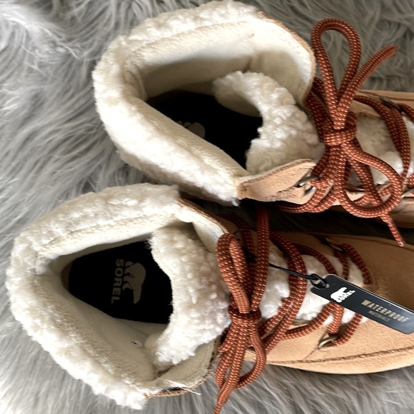 Sorel Women’s Cozy Evie laced up Ankle Boot - Picture 5 of 6